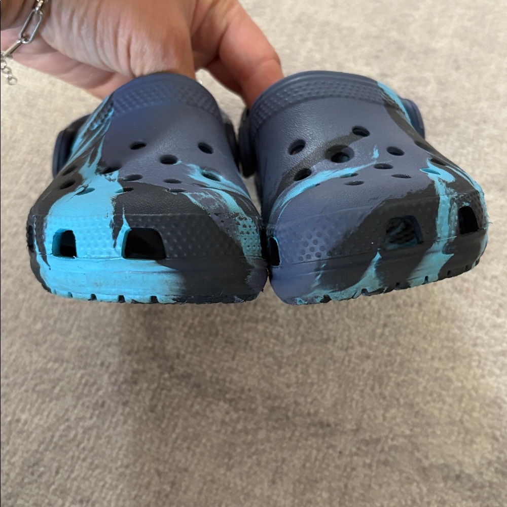 CROCS Kids Blue and Black marble size 9 - Picture 10 of 12
